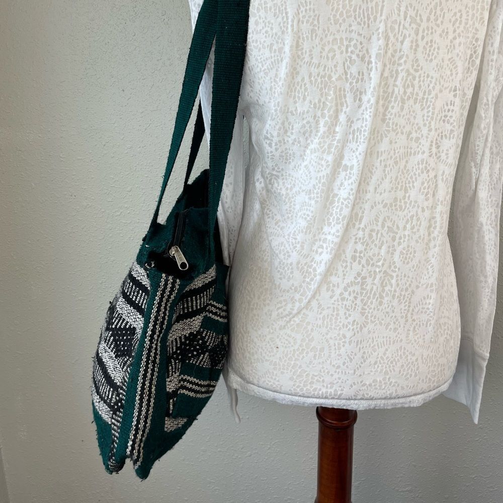 Pinzon Shoulder Bag - Picture 4 of 10